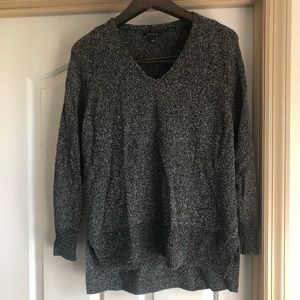 Women’s oversized v neck sweater, black and white